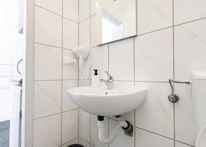Cozy 2br With Living Near Westbahnhof Apartment Vienna
